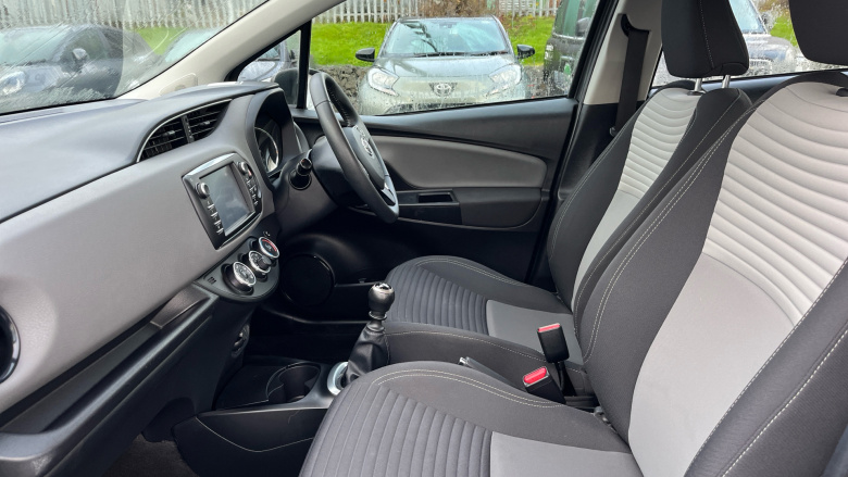 Toyota Yaris 1.5 VVT-i Icon Tech 5dr Petrol Hatchback